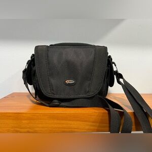 LowePro Edit 110 Digital Video Camera Carry Case Bag Black Crossbody EXCELLENT